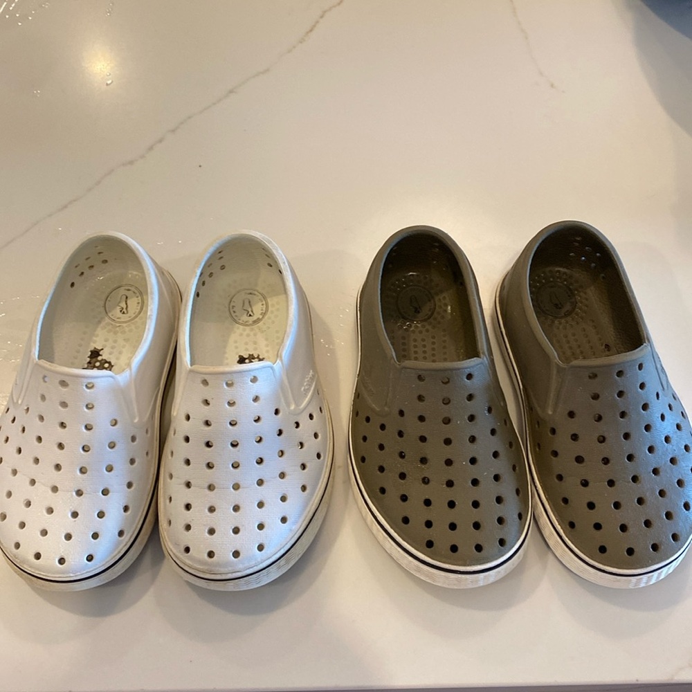 2 pairs of natives!